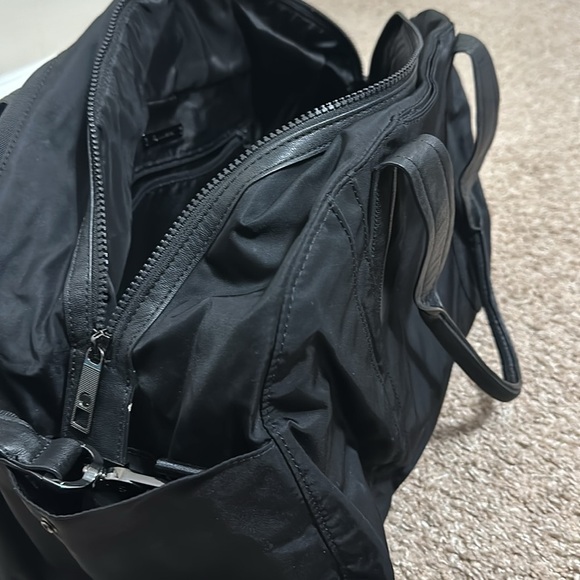 Lululemon - Picture 7 of 10